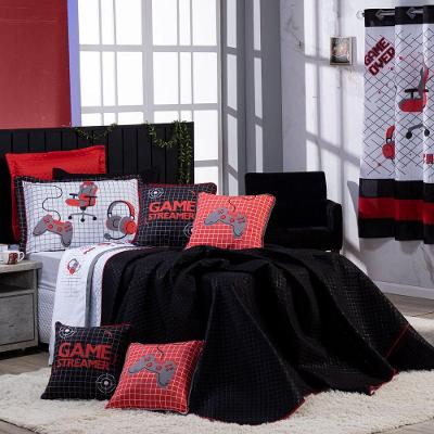 Kit Cobre Leito Colcha Casal Padrão Game Streamer Vermelho Dupla Face Com Almofadas Estampadas 07 Peças