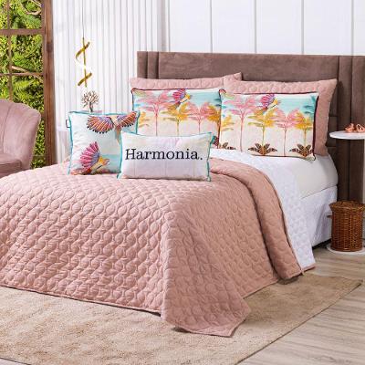 Kit Cobre Leito Colcha King Verano Com Almofadas Estampadas 07 Peças - Dupla Face Percal 300 Fios Matelado Cor Arara