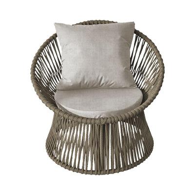 Poltrona Decorativa Estofada Sol Com Almofada Em Corda Náutica E Base Em Alumínio Preta-rami