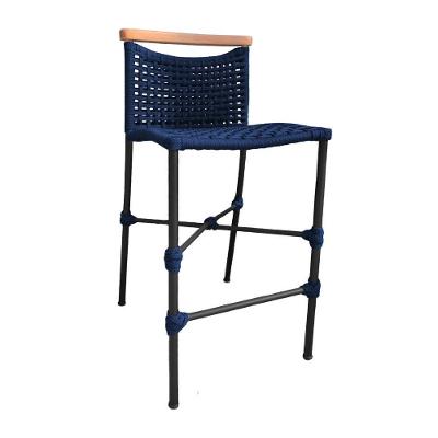 Banqueta Anne Em Corda Náutica Base Em Alumínio Preta Com Detalhe Em Madeira Azul Marinho