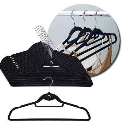 Kit 10 Cabides Slim Veludo Preto com Gancho Metálico Giratório Antiderrapante Fullcommerce