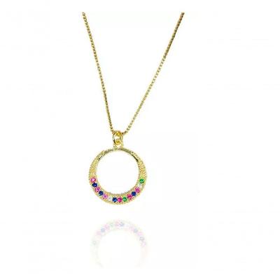 Colar Círculo com Metade em Zircônia Colorida Folheado a Ouro 18K Hipoalergênico Feminino