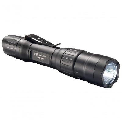 Lanterna 7600 LED 944 LUMENS com 3 Cores de Luz Branca Vermelha e Verde Pelican Têxtil
