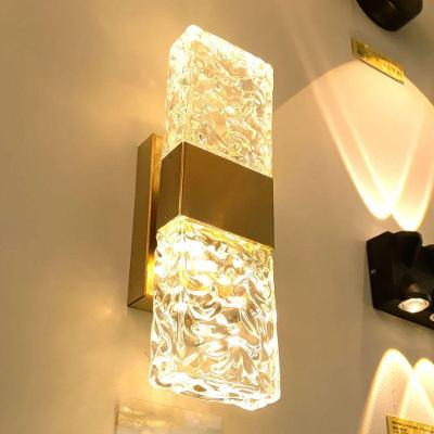 Arandela Dcb02182 Qb05182 6W com Temperatura de Cor 3000K em Metal e Cristal Dourado