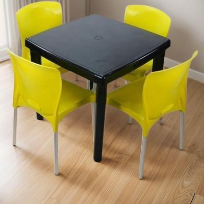Conjunto Mesa Quadrada e 4 Cadeiras com Pés em Alumínio Estrutura para Uso Comercial Preto Amarelo