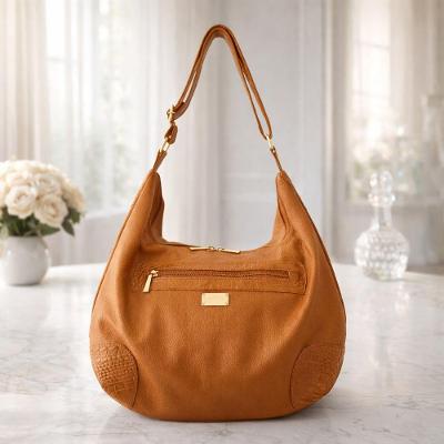 Bolsa Saco Fábrico  Meia Lua Couro Cor Caramelo