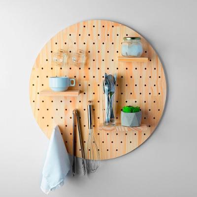 Pegboard Ids080 Tpc em Pinus de Reflorestamento 51,9CM X 1,5CM X 51,9CM Amadeirado com Acessórios