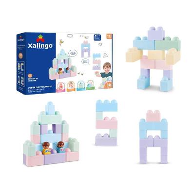 Brinquedo Educativo Soft Blocos 30 Peças com 2 Bonecos e Material Macio Azul Xalingo Brinquedos