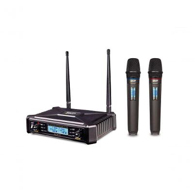 Microfone sem Fio UHF-600 SAUHF600PRO Duplo de Mão Multifrequência 2 X 300 Canais SKP Pro Audio