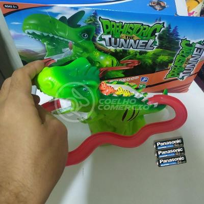 Kit Brinquedo Pista Prehistoric The Tunnel com Som e Luz Brilha no Escuro Verde Smart Bracelet