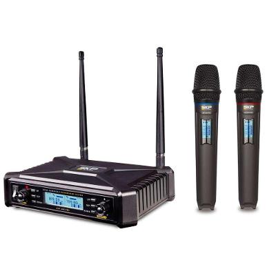 Microfone sem Fio SAUHF600PRO UHF Duplo de Mão Multifrequência Cardióide Preto SKP Pro Audio