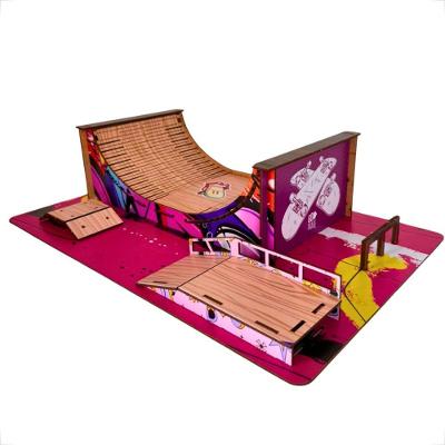 Pista de Skate de Dedo em MDF Adesivado Grafite com 3 Rampas e Corrimão Rosa OEM