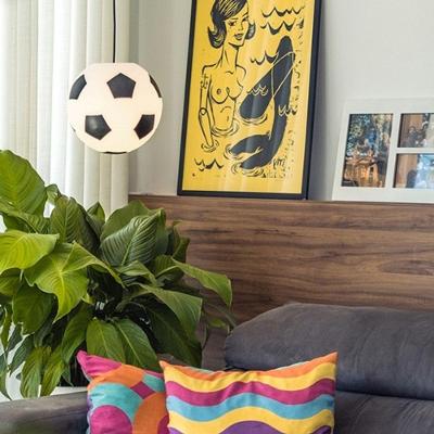 Luminária Pendente Soccer Ball Tpc com Luz Difusa em Polietileno para Lâmpada Fluorescente Ou LED