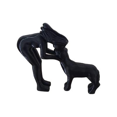 Escultura Mulher E Cachorro Laço Eterno Estátua Decorativa Minimalista Pret
