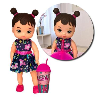 Boneca Hannah Suquinho Acompanha Copo de Vinil Atóxico com Copo com Canudo Rosa Utimix