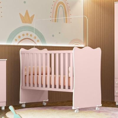 Berço Americano Doce Sonho em MDP Rosa Acetinado com Rodízios para Bebê Qmovi