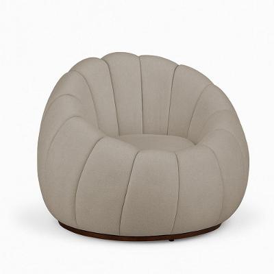 Poltrona Decorativa Fixa Nuvem em Veludo Bege com Estrutura em Madeira Loja Sheep