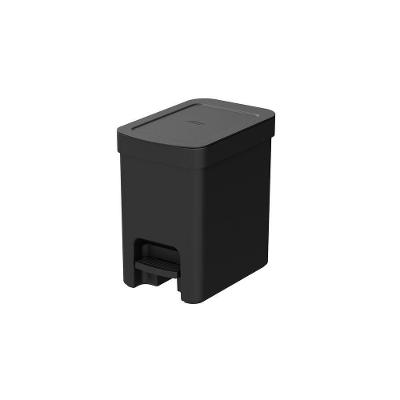 Lixeira com Pedal Trium 6L Fechada com Anel de Vedação para Cozinha Preto Ou
