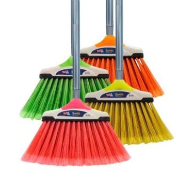Vassoura Sapeka com Cabo para Limpeza Design Ergonômico Estrutura Resistente para Vários Ambientes