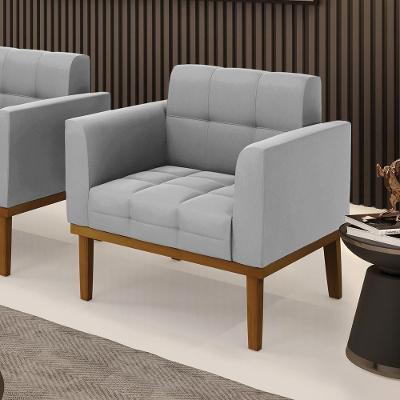 Poltrona Decorativa Karen Suede Cinza G19 com Pés Fixos em Madeira Castanho Gran Belo