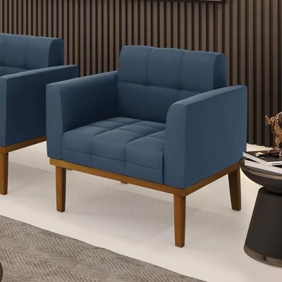Poltrona Decorativa Karen Suede Azul Marinho com Pés Fixos em Madeira Castanho Gran Belo