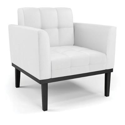 Poltrona Decorativa Karen G19 em Corino Branco com Pés em Madeira para Sala de Estar Gran Belo