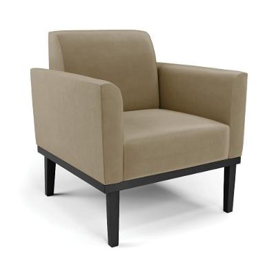 Poltrona Decorativa Isabella Suede Nude com Pés Fixos em Madeira para Sala de Estar Gran Belo