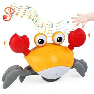 Brinquedo Caranguejo Fujão Música Luz Sensor de Obstáculos Infantil Utibom