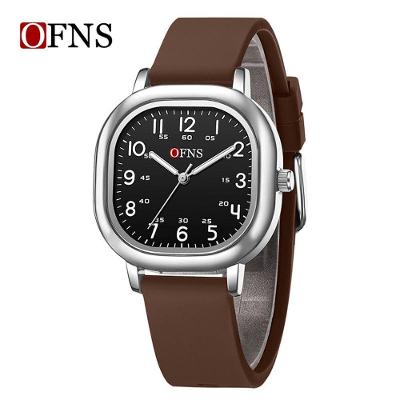 Relógio Analógico Design Luxuoso Pulseira de Silicone Preto Prateado Presente Ideal Ofns