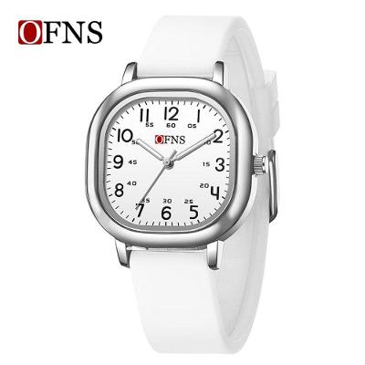 Relógio de Pulso Luxuoso Analógico com Pulseira de Silicone Prata Branca Ofns