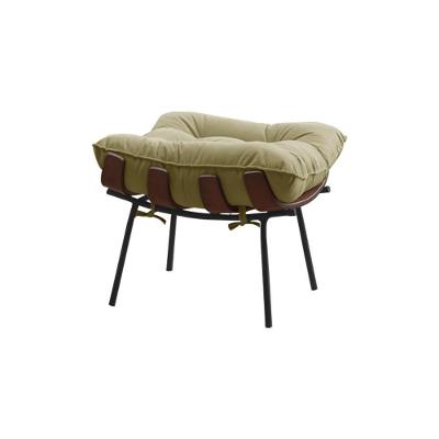 Puff Abel para Sala de Estar Assento Estofado Veludo Bege Base de Madeira Preto Gran Belo
