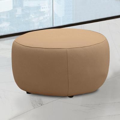 Puff Mariele G88 Decorativo Assento Espuma D-26 Couro Nude com Pés em Madeira Gran Belo