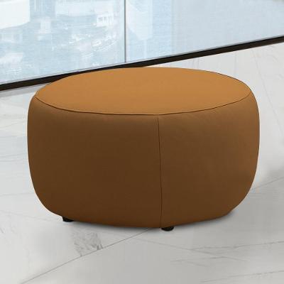 Puff Decorativo Mariele G88 Assento em Espuma Couro Caramelo para Sala de Estar Gran Belo