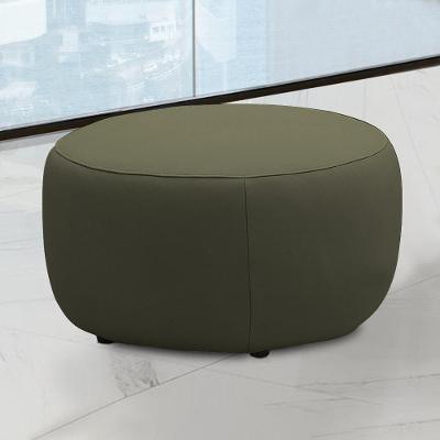 Puff Mariele G88 Decorativo em Couro Fendi com Pés em Madeira Gran Belo