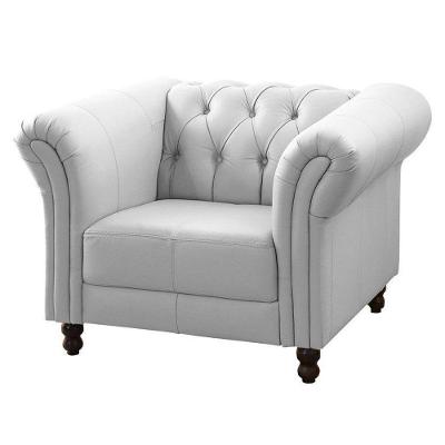 Poltrona Decorativa Maggiore G58 para Sala de Estar Couro Branco com Pés Torneados Gran Belo