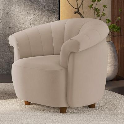 Poltrona Decorativa Latvia G45 Veludo Bege com Espuma D26 e Pés Palito de Madeira Gran Belo