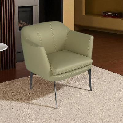Poltrona Decorativa Rosalie G34 Couro Fendi com Pés em Ferro Gran Belo