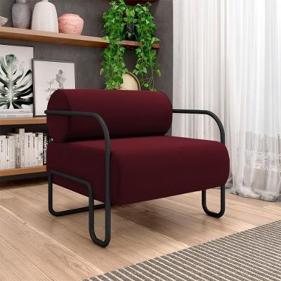 Poltrona Polatsk G33 para Sala de Estar Veludo Bordô com Base de Ferro Gran Belo