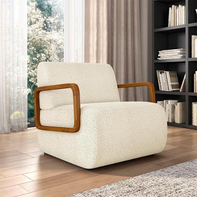 Poltrona Decorativa Odessa Sala de Estar Bouclê Off White com Braços em Madeira Gran Belo