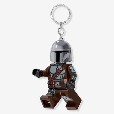 Chaveiro com Lanterna Zonacriativa Lego Mandaloriano Star Wars Plástico e Metal Cinza