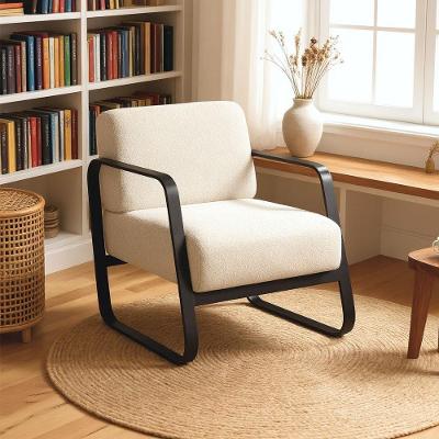 Poltrona Decorativa Marathi K01 para Sala Bouclê Cru Base Industrial Preta Lyam Decor