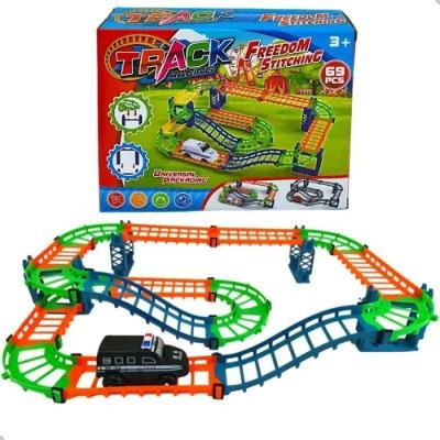 Conjunto de Pista Plástica Infantil com 69 Peças e Carrinho a Pilha First Bikes