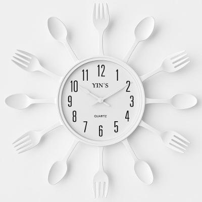 Relógio de Parede Cozinha Talheres Estilo Retrô Decorativo Branco com Colher e Garfo