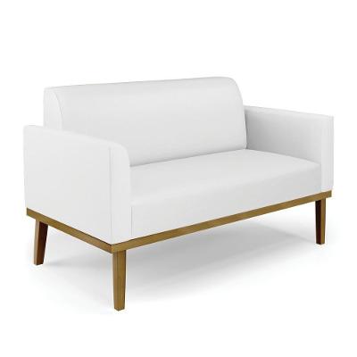 Poltrona Namoradeira Decorativa Isabella Pu Branco com Pés em Madeira para Sala de Estar Gran Belo
