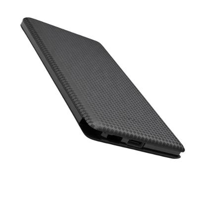 Carregador Portátil MDM Premium Slim com Textura em Padrão Carbono e Acabamento Preto Fosco