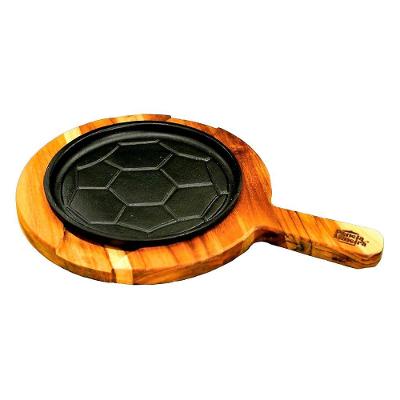 Chapa para Petiscos Redonda Copa 2022 Ferro Fundido com Suporte de Madeira 20x4cm Fumil