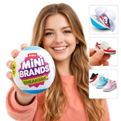 Miniaturas de Tênis Mini Brands Sneakers Brinquedo Surpresa em Cápsula para Colecionadores