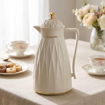 Garrafa Termica Khadija 1L Plastico Fechamento Hermetico Alca Ergonomica Off White com Dourado Tuut