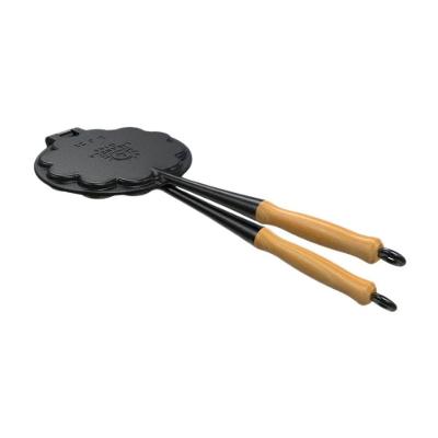 Forma Waffle 92581-LB para Fazer Waffle Ferro Fundido Cabo Madeira Fogao a Gas e a Lenha Inox