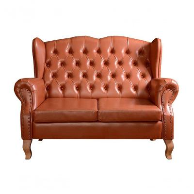 Sofá Imperador 2 Lugares 135CM Caramelo Couríssimo Clássico Chesterfield Bella Decor